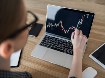 female-investor-works-in-the-office-sells-shares-o-2023-11-27-04-49-00-utc